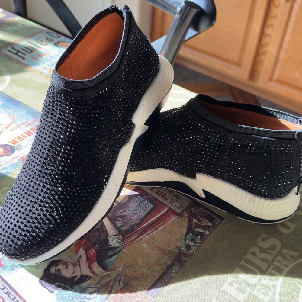 L'Amour Des Pieds Women's Black Slip-On Athletic Sneakers - Picture 6 of 6